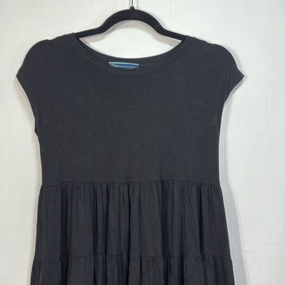 👂🏽 Shore black knit tiered, cap sleeve baby doll dress
